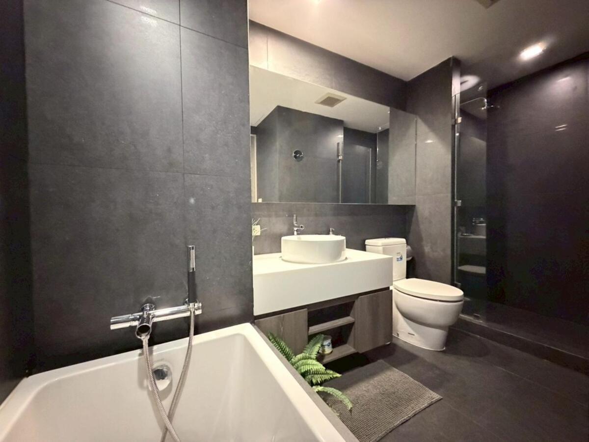 2 bed 2 bath luxury appartment Convention Center - 4