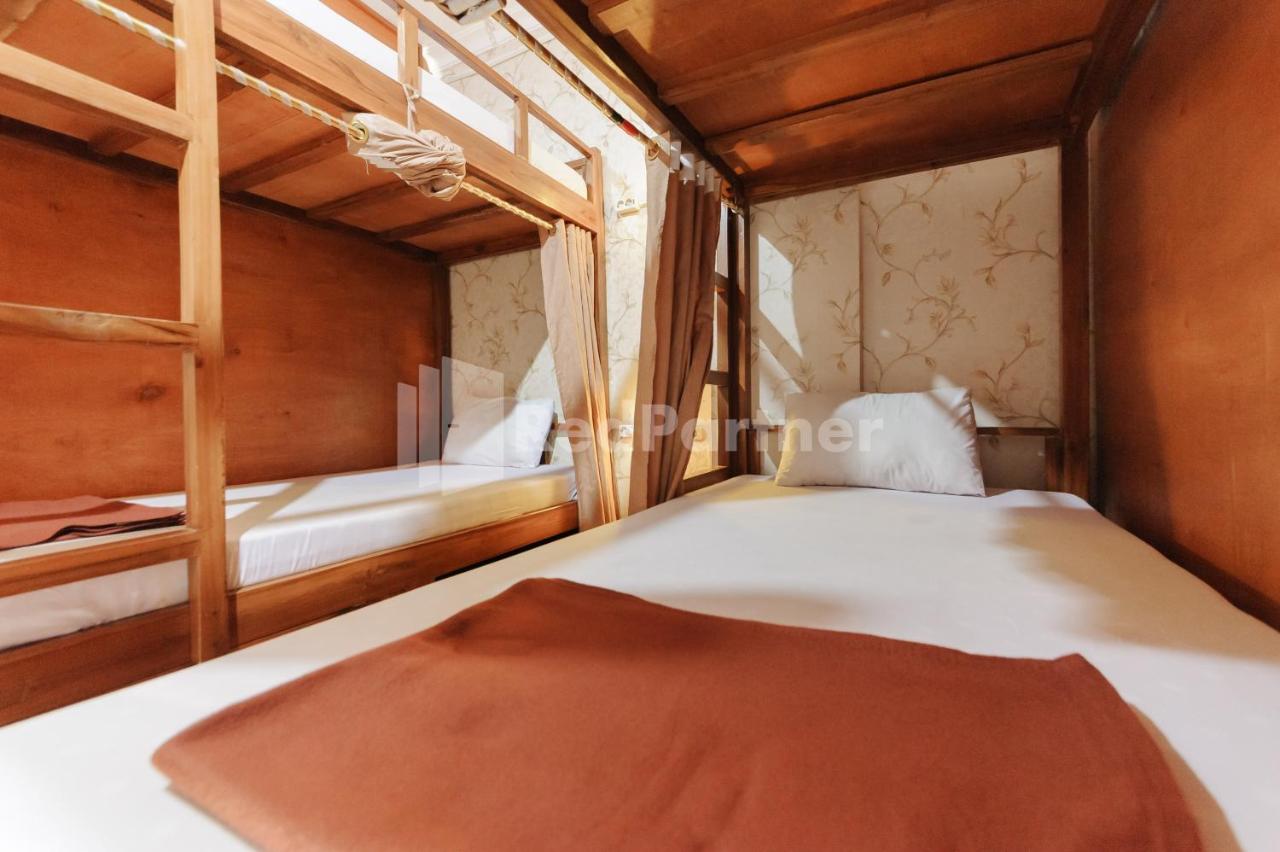 Shooting Star Hostel Kuta RedPartner - mixed dormitory - 2