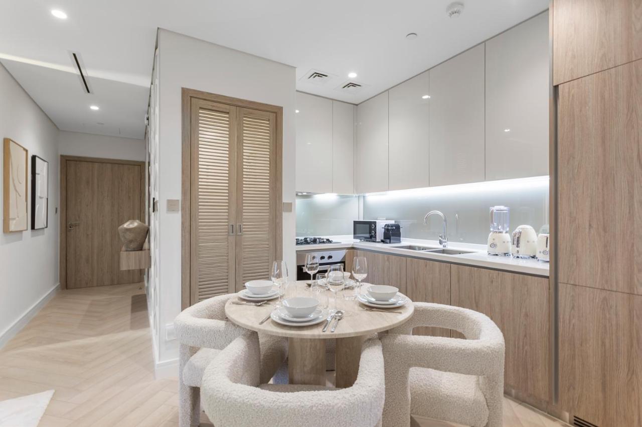 Skyline Escape 2 bedroom with Burj Khalifa View - 5