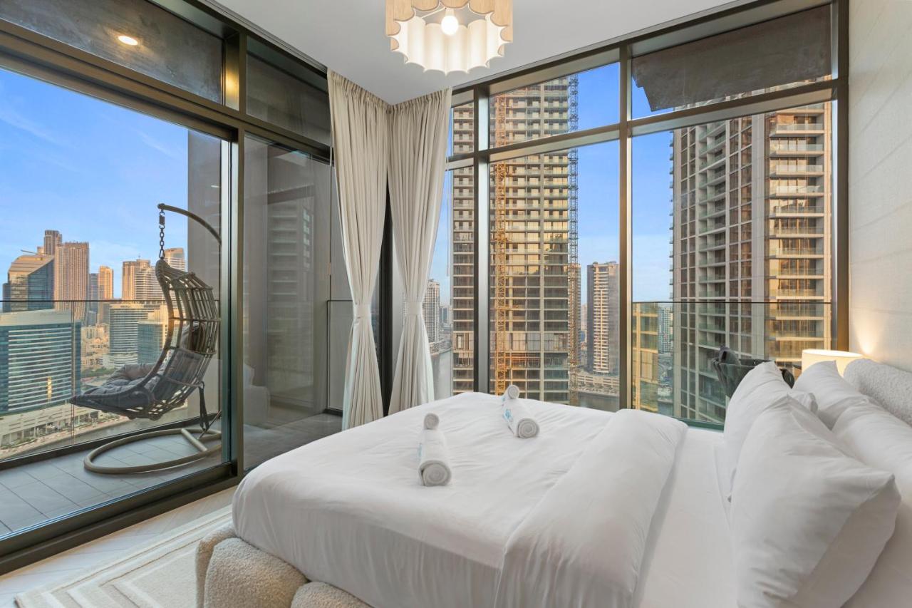 Skyline Escape 2 bedroom with Burj Khalifa View - 2