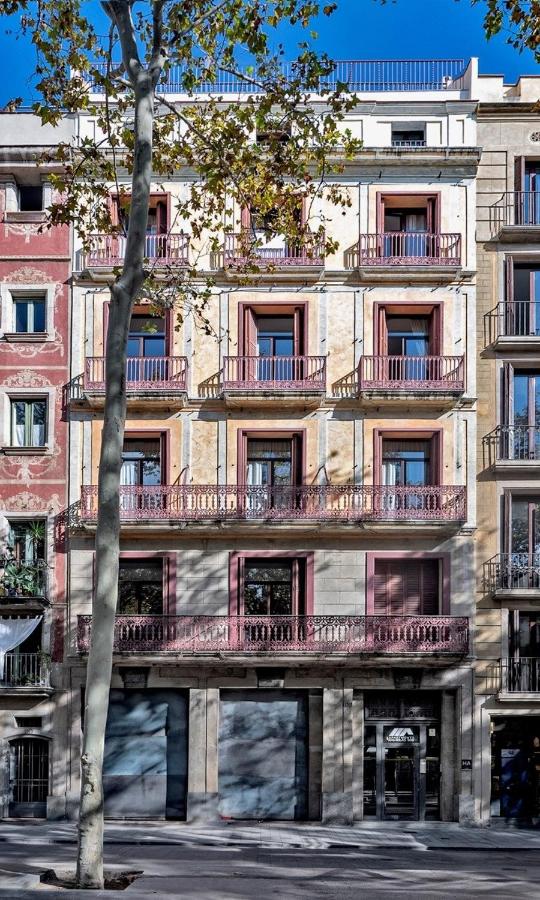 Aparthotel Rambla108 in Barcelona - Ihr privater Balkon mit Blick auf das Herz Barcelonas.