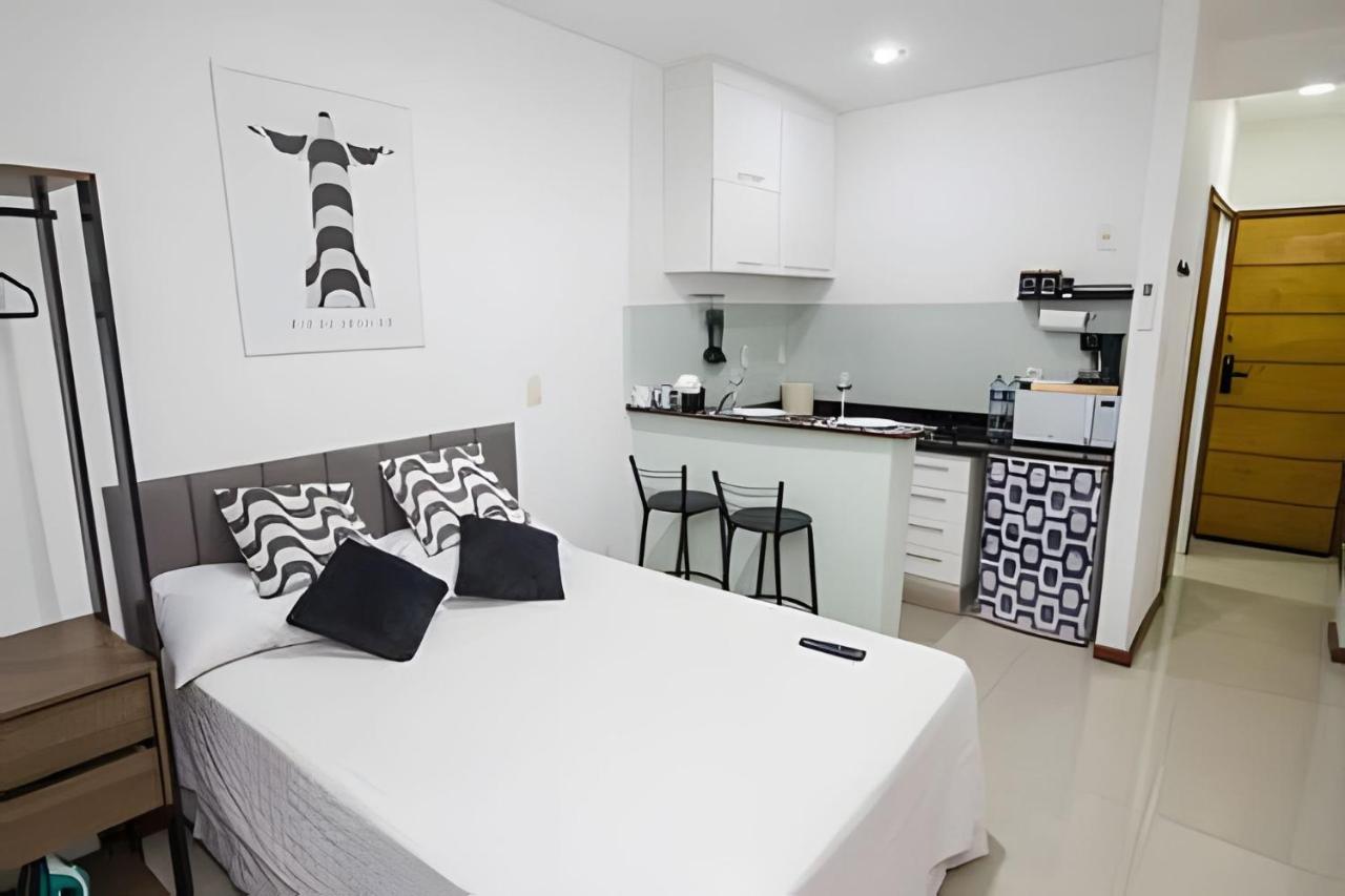 STUDIO - PRAIA de BOTAFOGO - 400m do Metrô Botafogo - Excelente Localização - Wi Fi - Bares, Restaurantes e 2 Grandes Shoppings - Portaria 24h - TV Claro e Steams