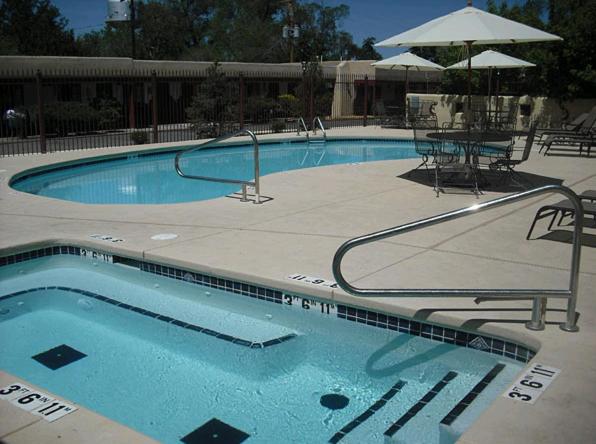 El Pueblo Lodge — photo 1