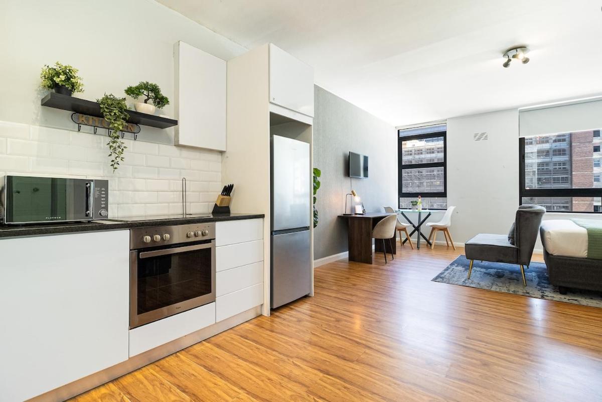 Stylish Apartment with Lions Head View - 3