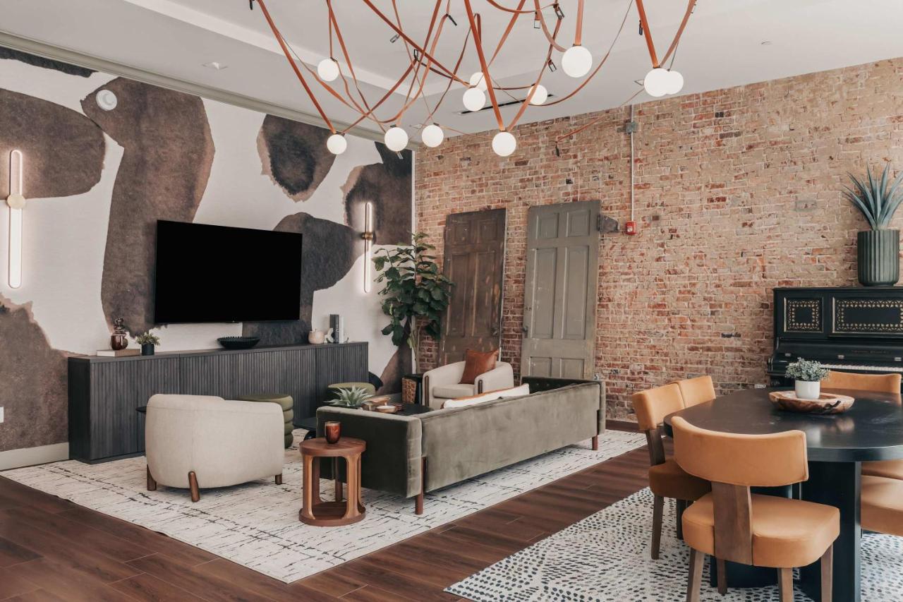 Starr Piano - Roxie and Carraway Suites - 8 Bedrooms - 2