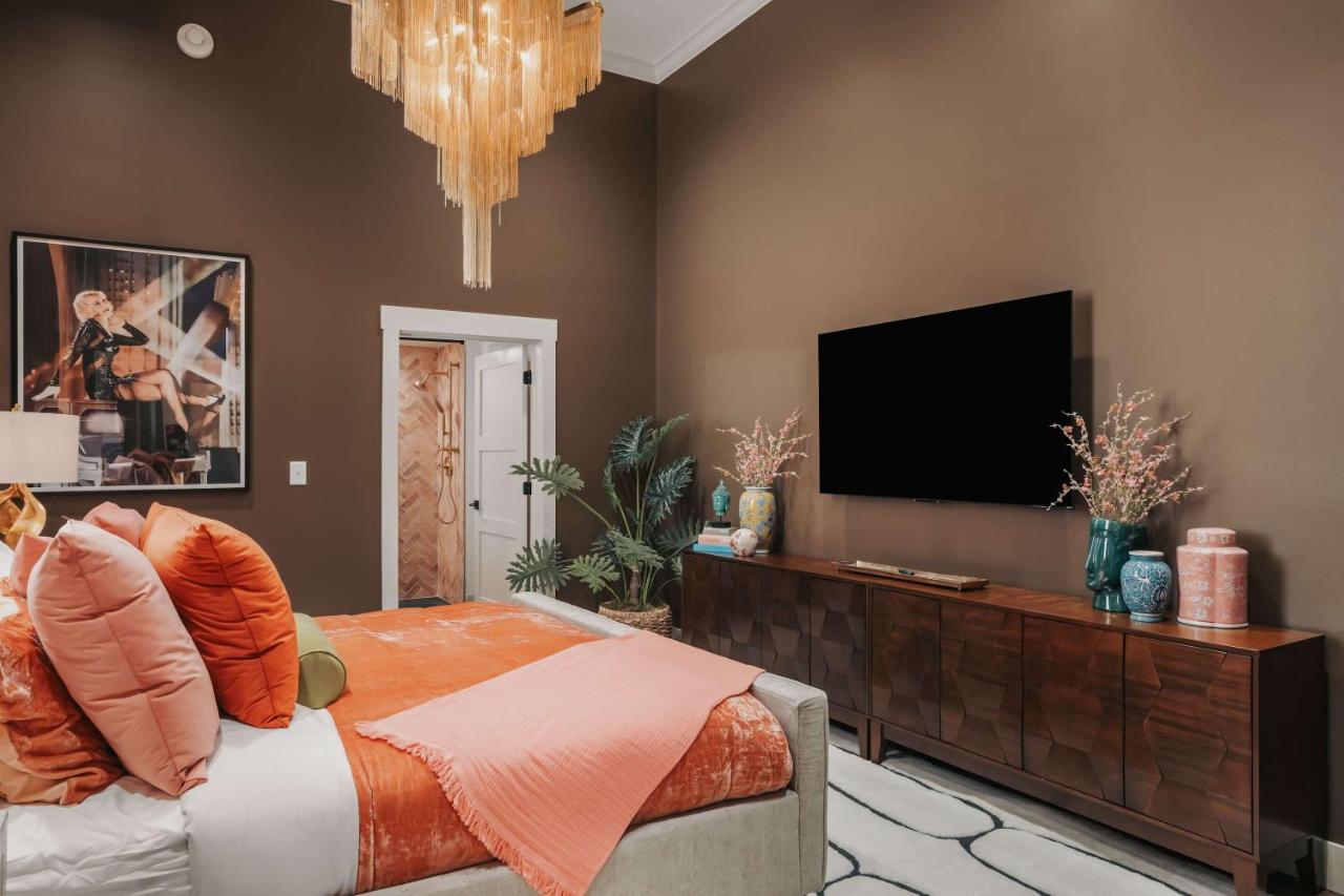 Starr Piano - Roxie and Carraway Suites - 8 Bedrooms - 5