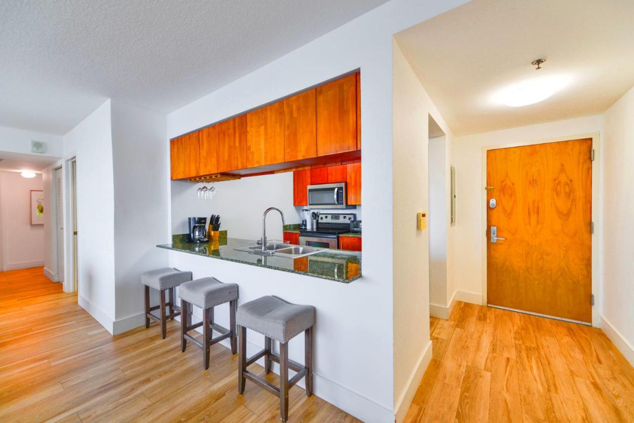 Modern Waterfront Apartment with Brickell City Views - 3