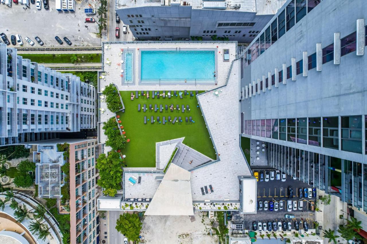 Downtown Luxe Studio Miami Skyline Retreat - 3