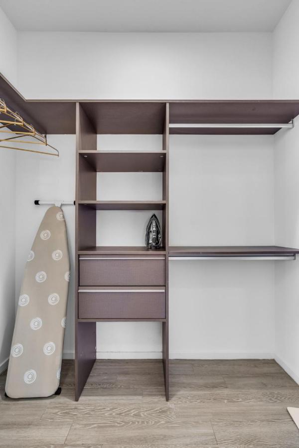 Downtown Luxe Studio Miami Skyline Retreat - 4