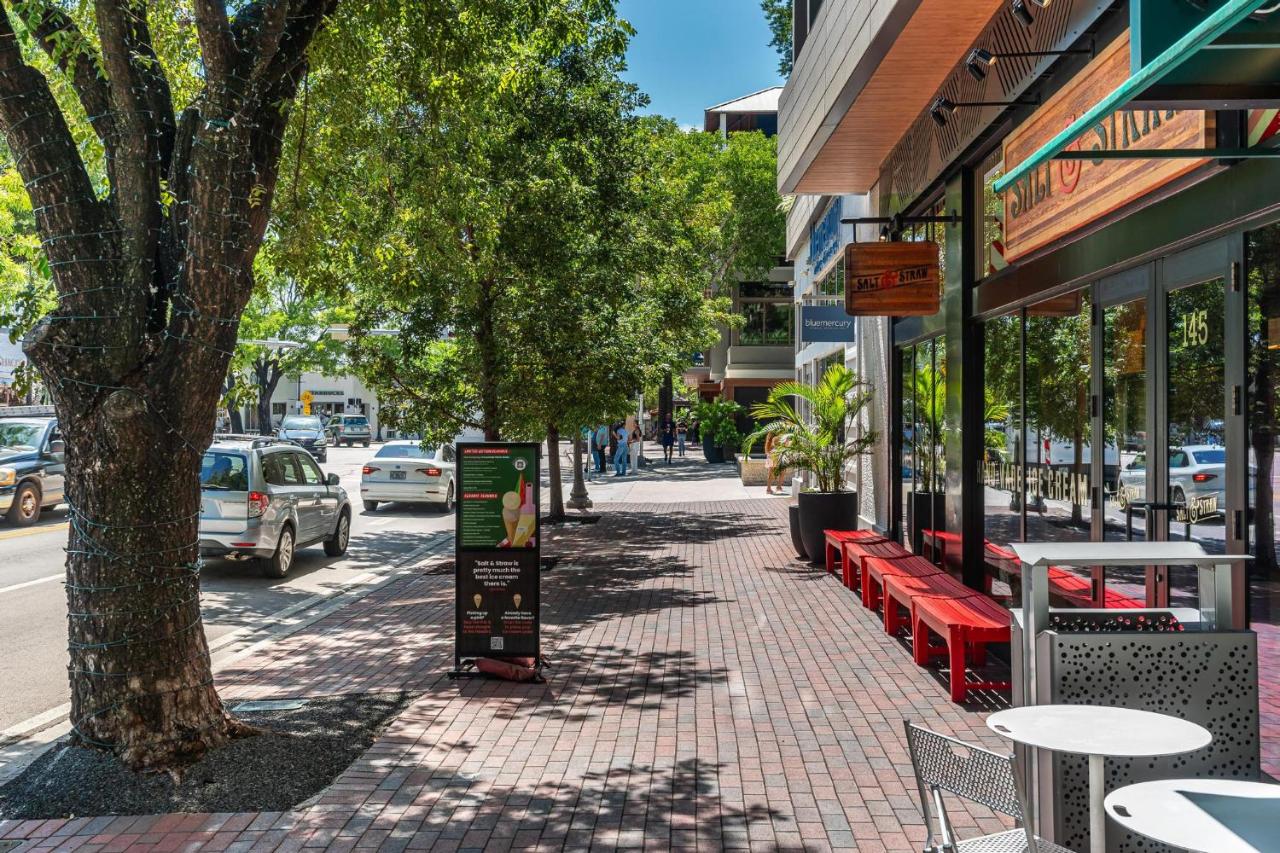 Contemporary King Studio in Coconut Grove includes Parking - 4