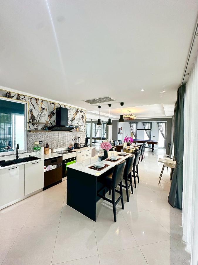 The White House Kamala II - 5