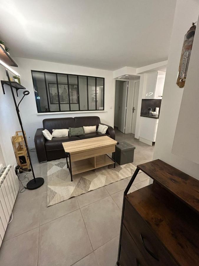 Parisian Hideaway - Heart of Montmartre, Abbesses - 5