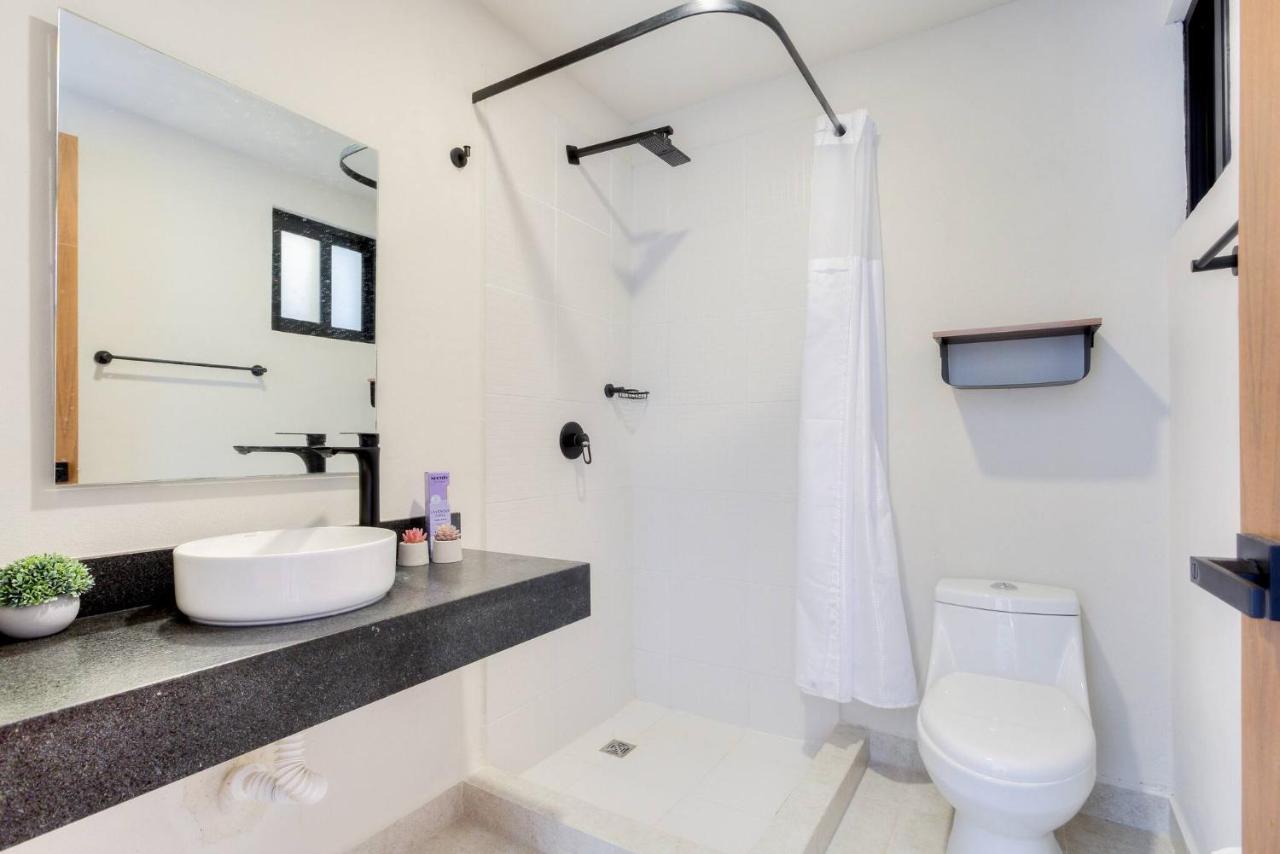 Centrally Located Apartment w Pool / Gym / Cowork - 3