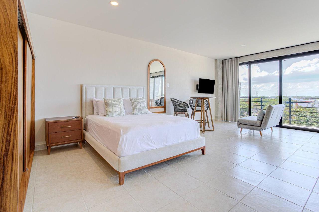 Centrally Located Apartment w Pool / Gym / Cowork - 2