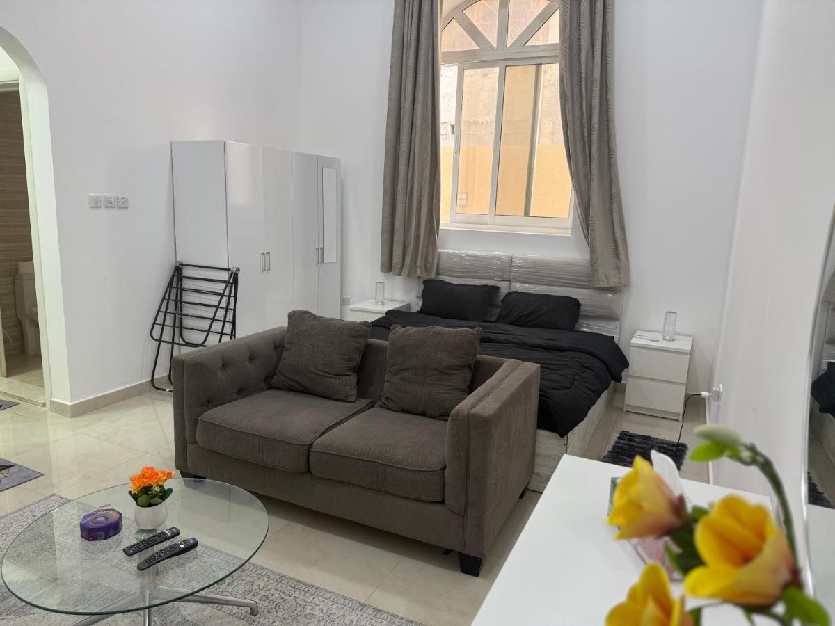 Spacious studio 30 min from yas island and airport