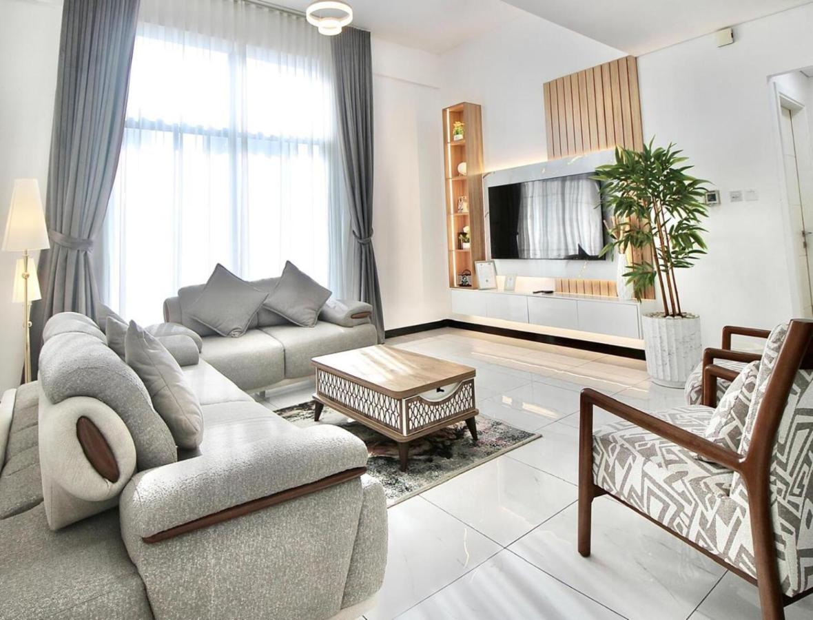 2BR Duplex Stunning Views,Near Circle Mall & Park