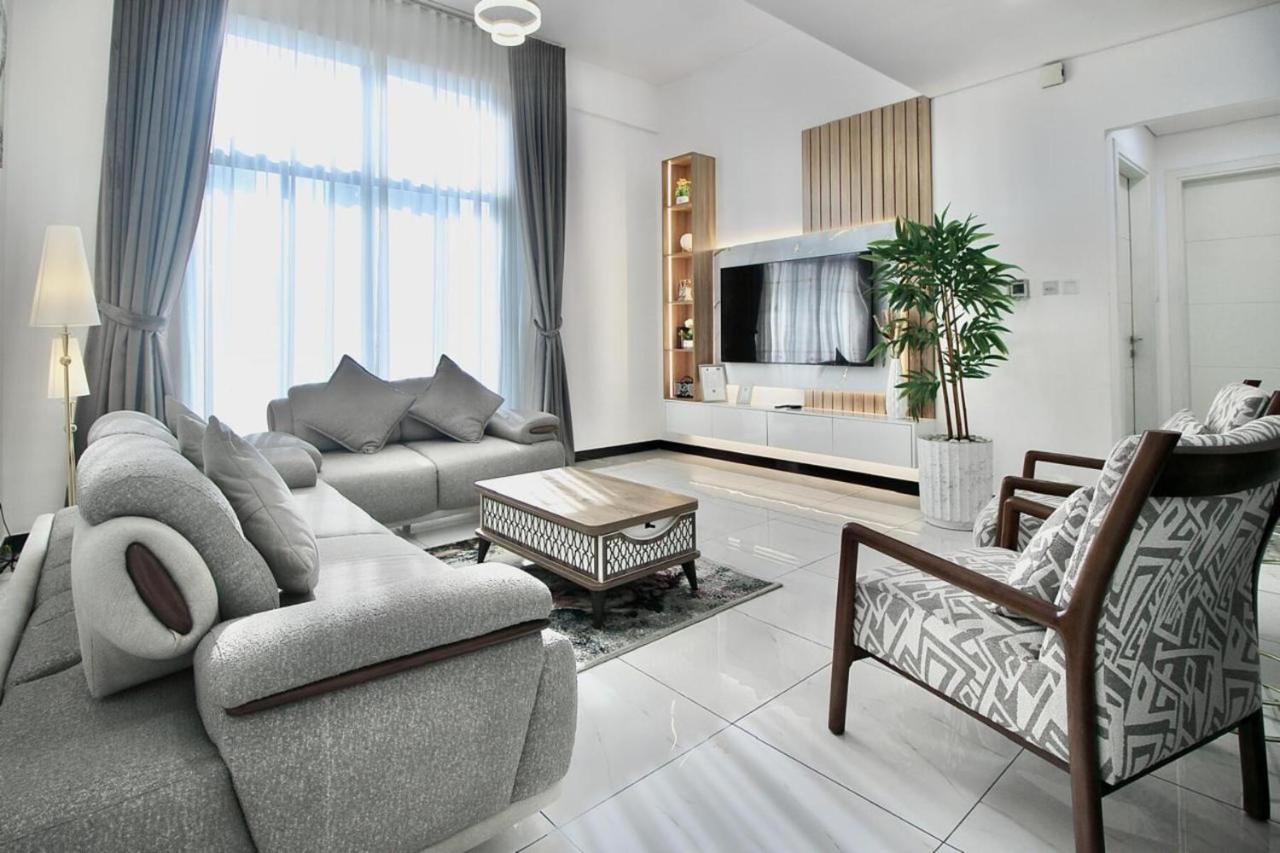 2BR Duplex Stunning Views,Near Circle Mall & Park - 3