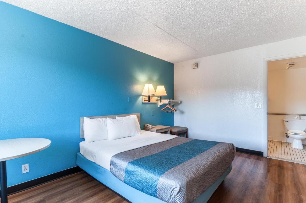 Bahama Motel — photo 9