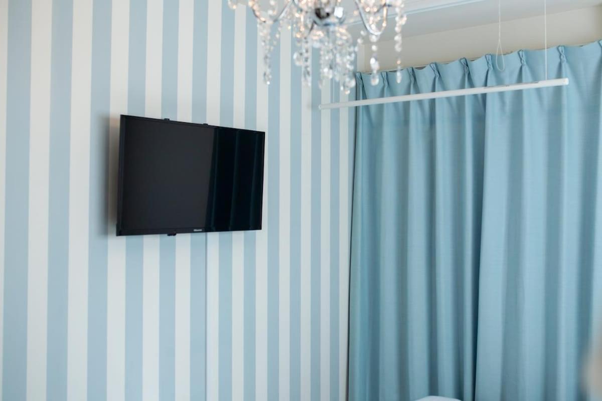 Tokyo Skytree 101 Elegance Blue Twin w Bath & WC - 4