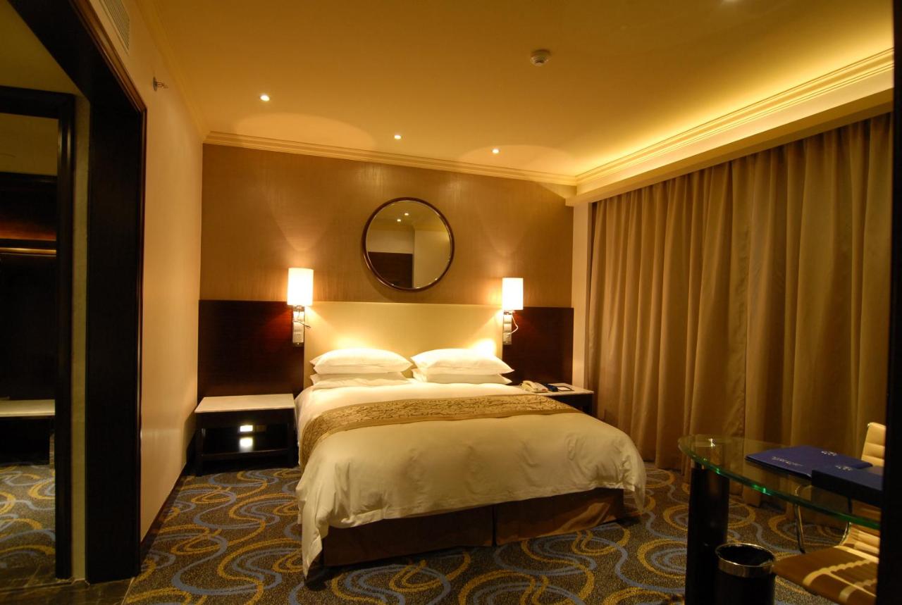 Ocean Hotel Guangzhou-TaoJin Metro Station photo