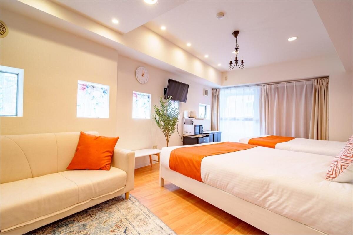 Higashi-Shinjuku 902 - 2