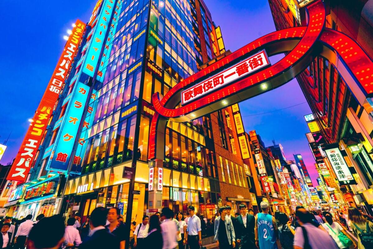 Higashi-Shinjuku 905 - 3