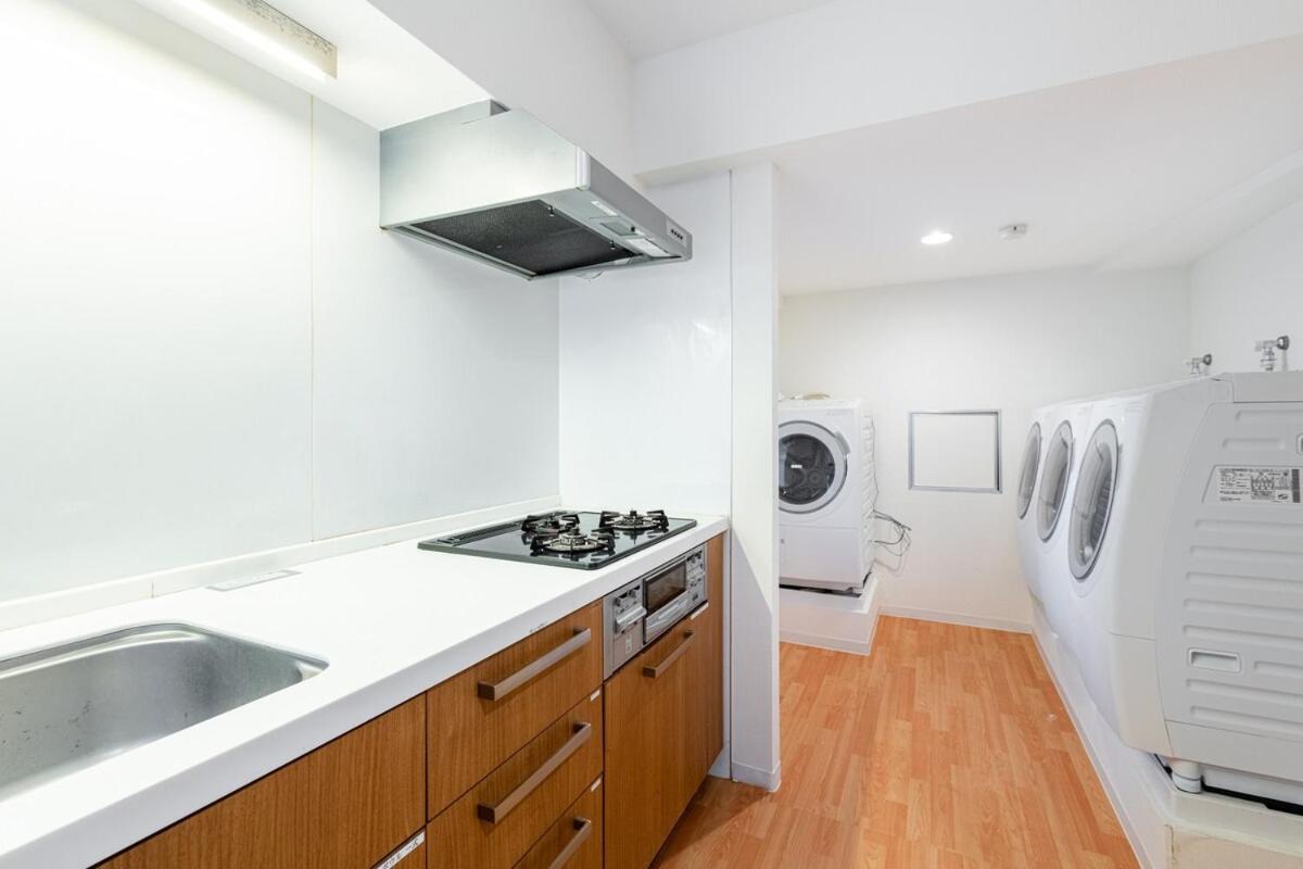 Higashi-Shinjuku 905 - 5