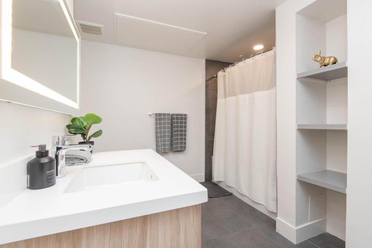 By The Coast Living in Santa Monica Pier Promenade - 3