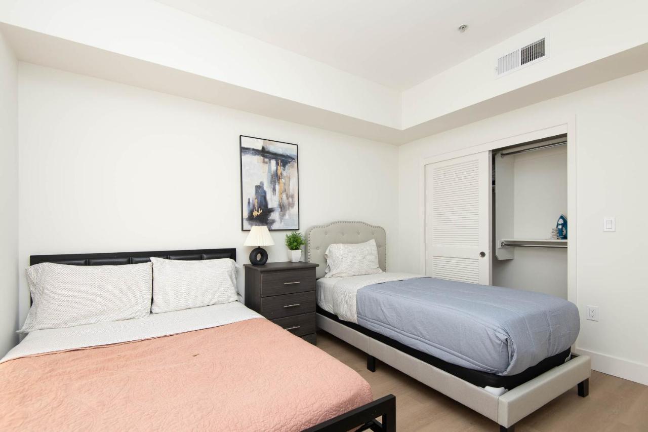 By The Coast Living in Santa Monica Pier Promenade - 2