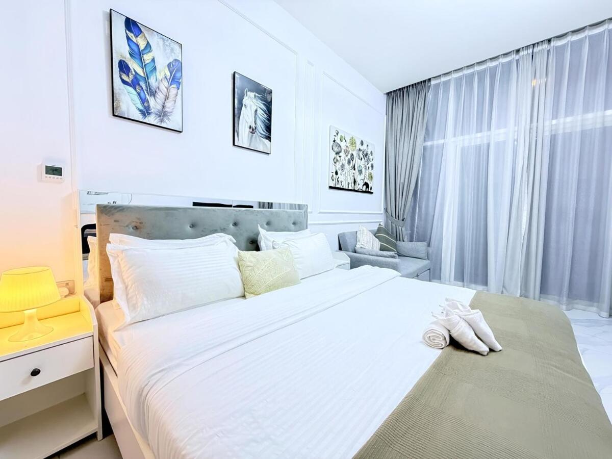 Panoramic Burj Khalifa and Canal View - 2