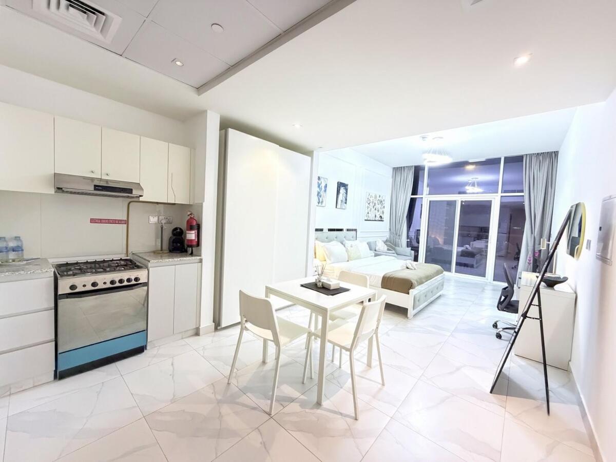 Panoramic Burj Khalifa and Canal View - 5