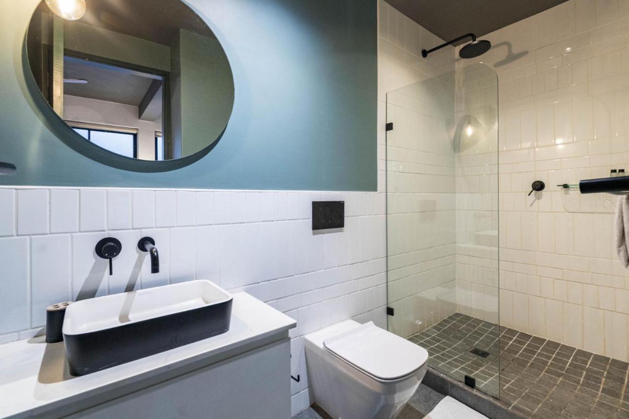 The Duke Stylish Studio- Balcony Rooftop Pool - 3