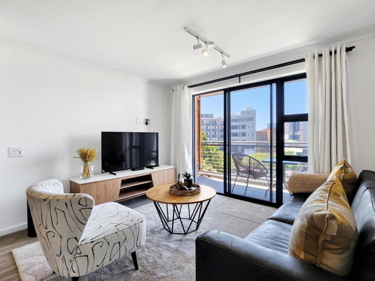 Castle Rock Modern 2-Bed Apartment with Pool - 4