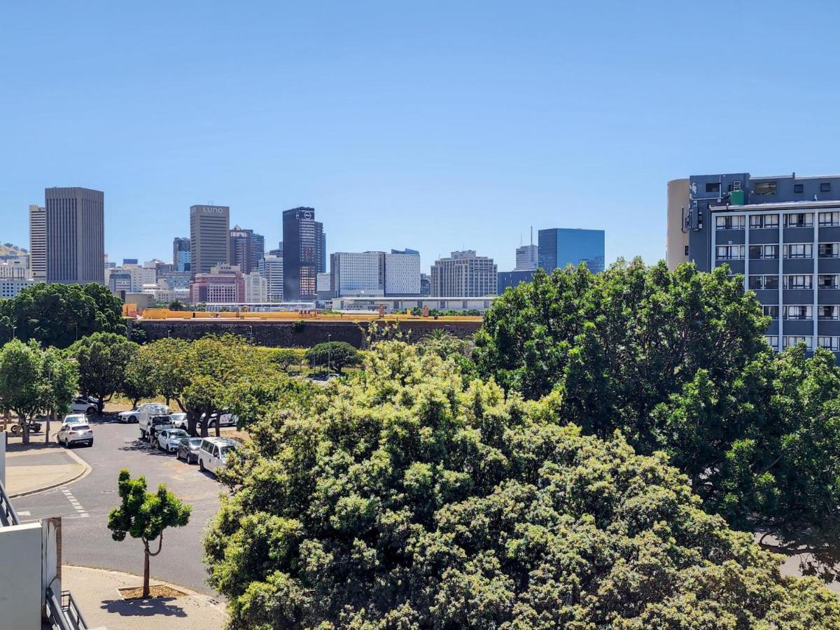 Castle Rock Modern 2-Bed Apartment with Pool - 3