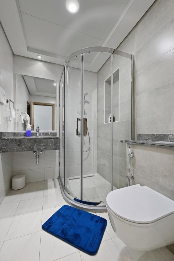 Premium 1BR Apartment with Balcony - 3