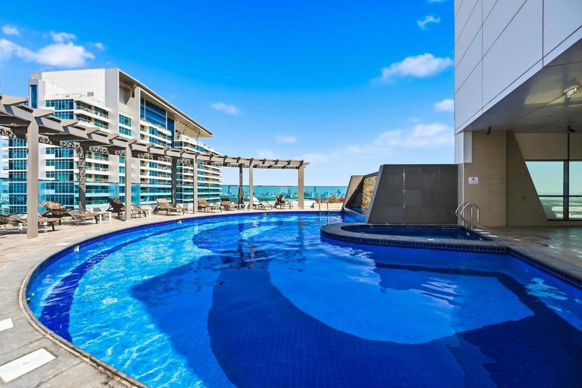 Premium 1BR Apartment with Balcony - 4