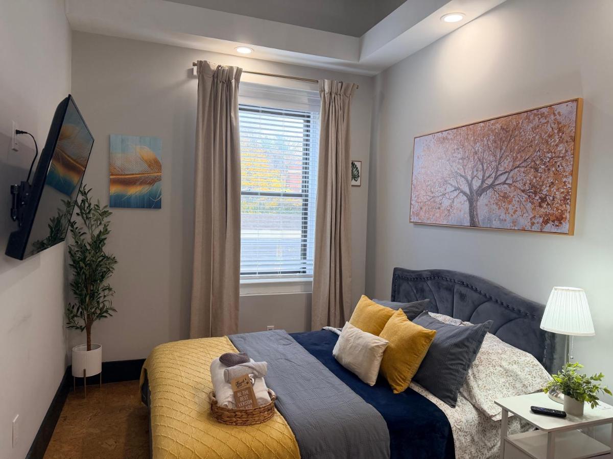 Bright & New Room Shared Apartment NYC Bus - 2