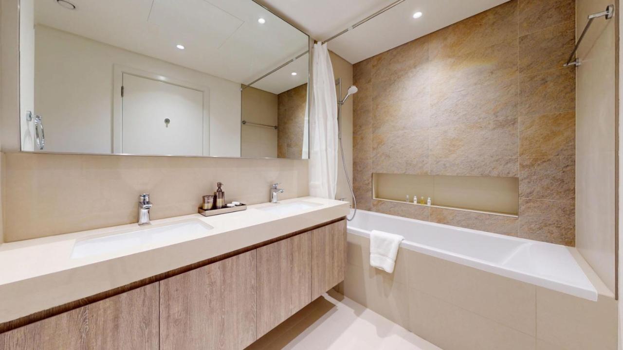 Vacationer Holiday Homes I Luxury 3 Bedroom Apartment I Iconic Burj Khalifa View I Heart of Downtown - 3