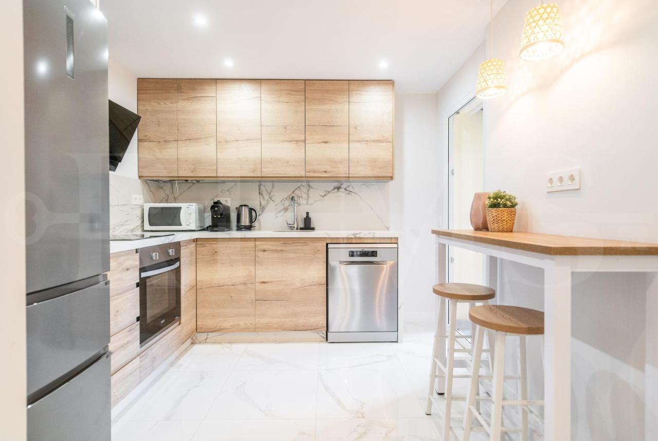 Central retreat with balcony, steps to beach REMS - 2