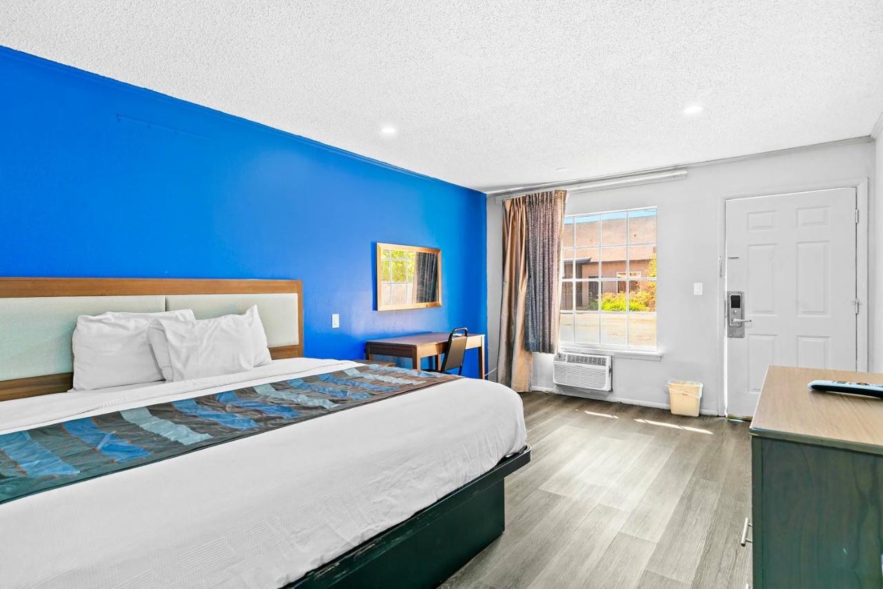 Jeffersonian Motor Inn — photo 17