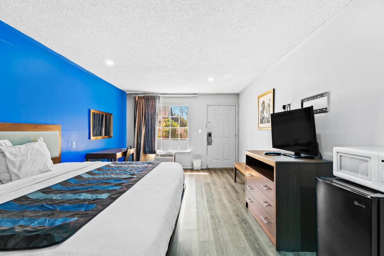 Jeffersonian Motor Inn — photo 20
