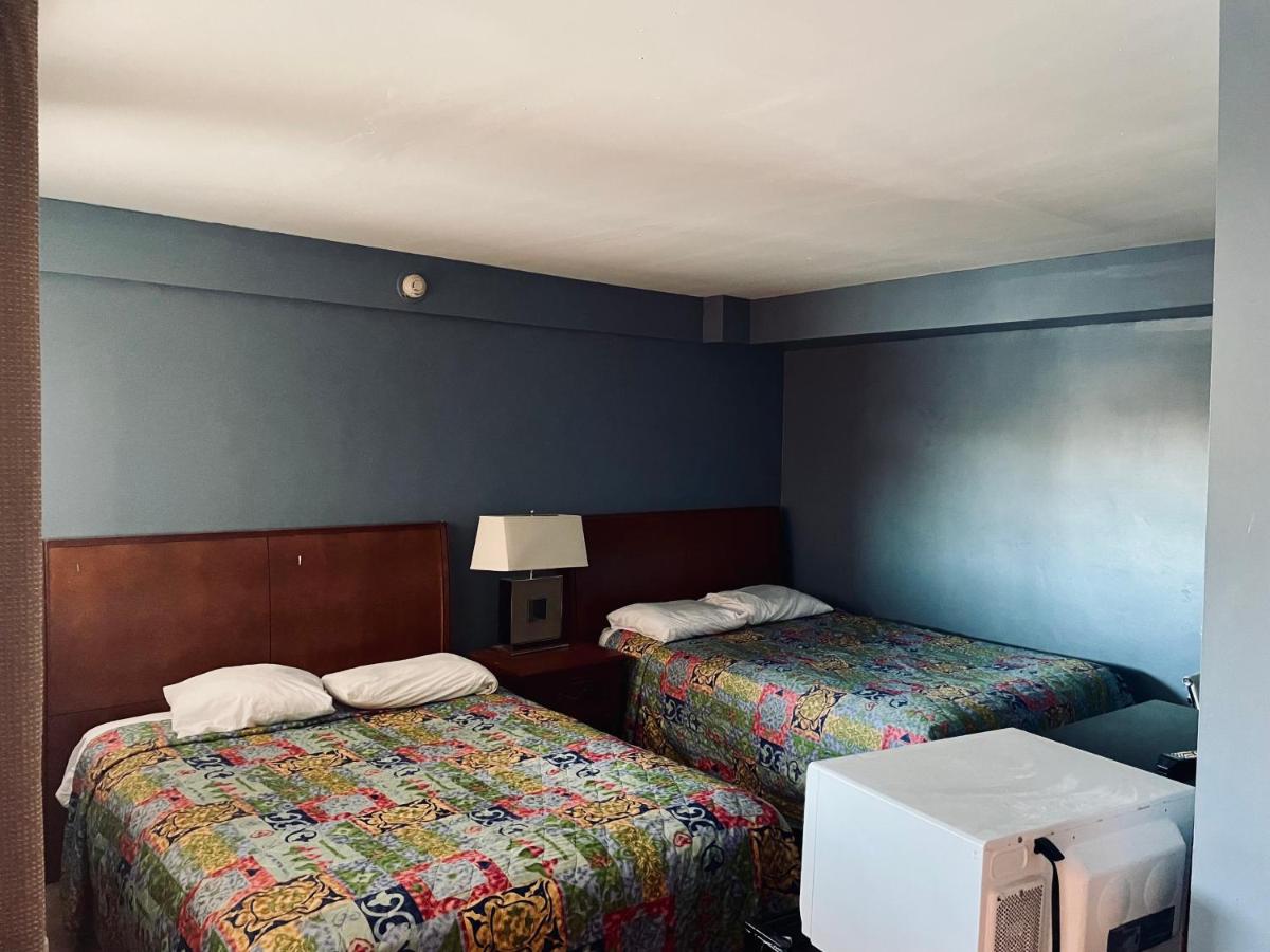 Esquire Motel — photo 20