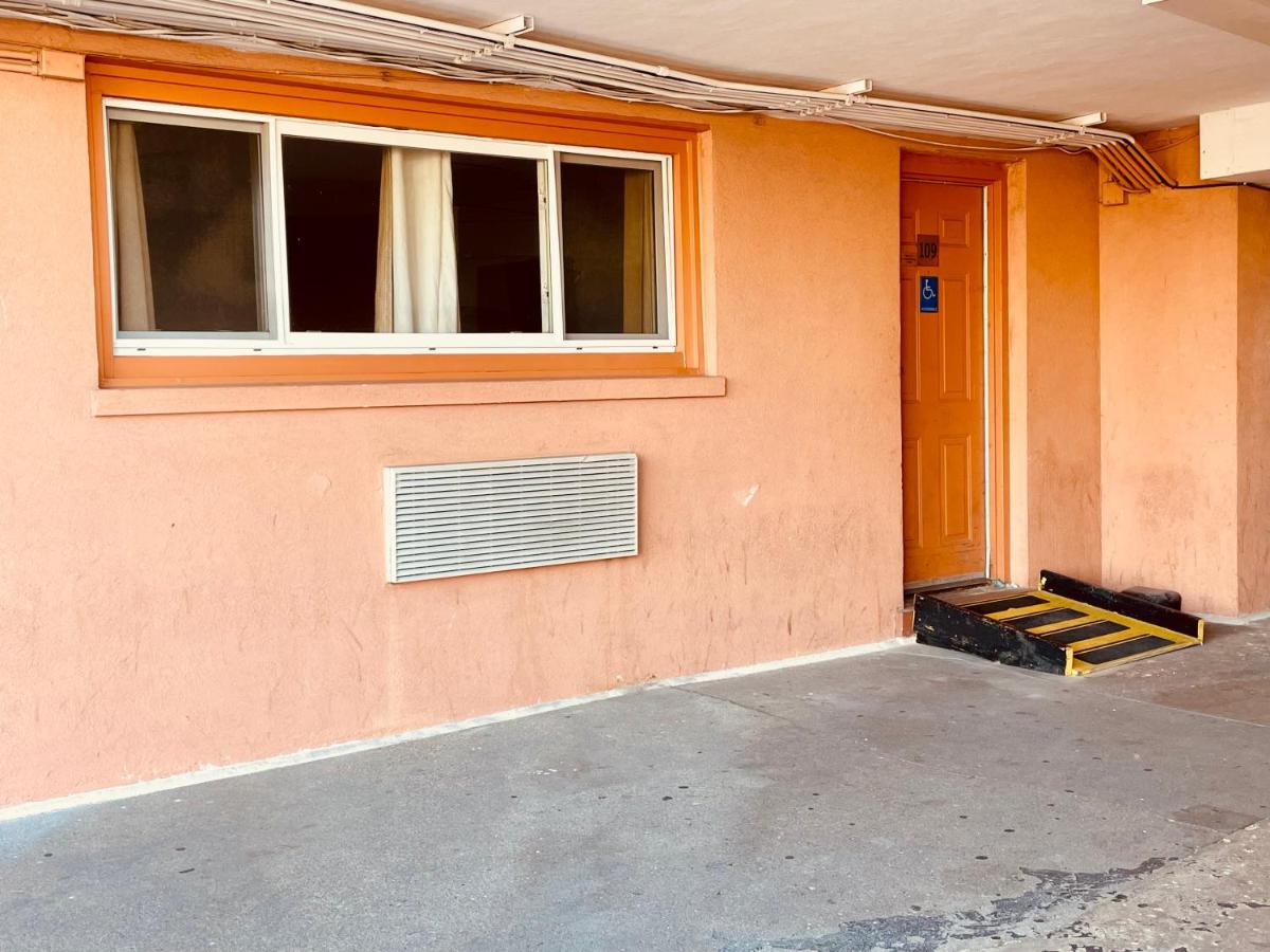 Esquire Motel — photo 21