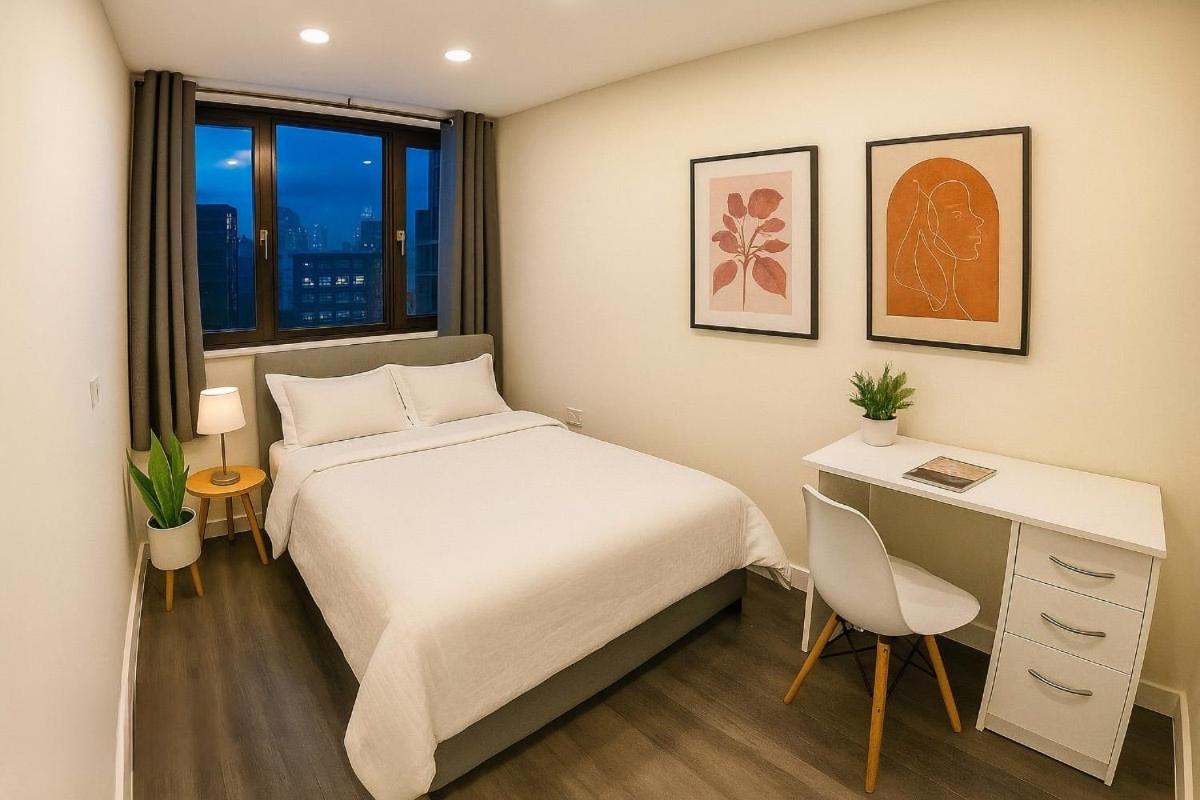 4 Bed Flat in Hoxton Zone 1 with Balcony - 2