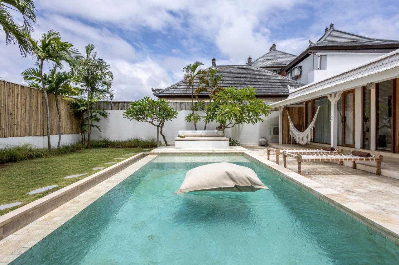 The White Joglo a stylish 3BDR Villa with Pool 2 min from the beach - 4