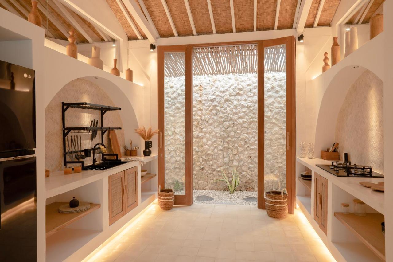 The White Joglo a stylish 3BDR Villa with Pool 2 min from the beach - 3