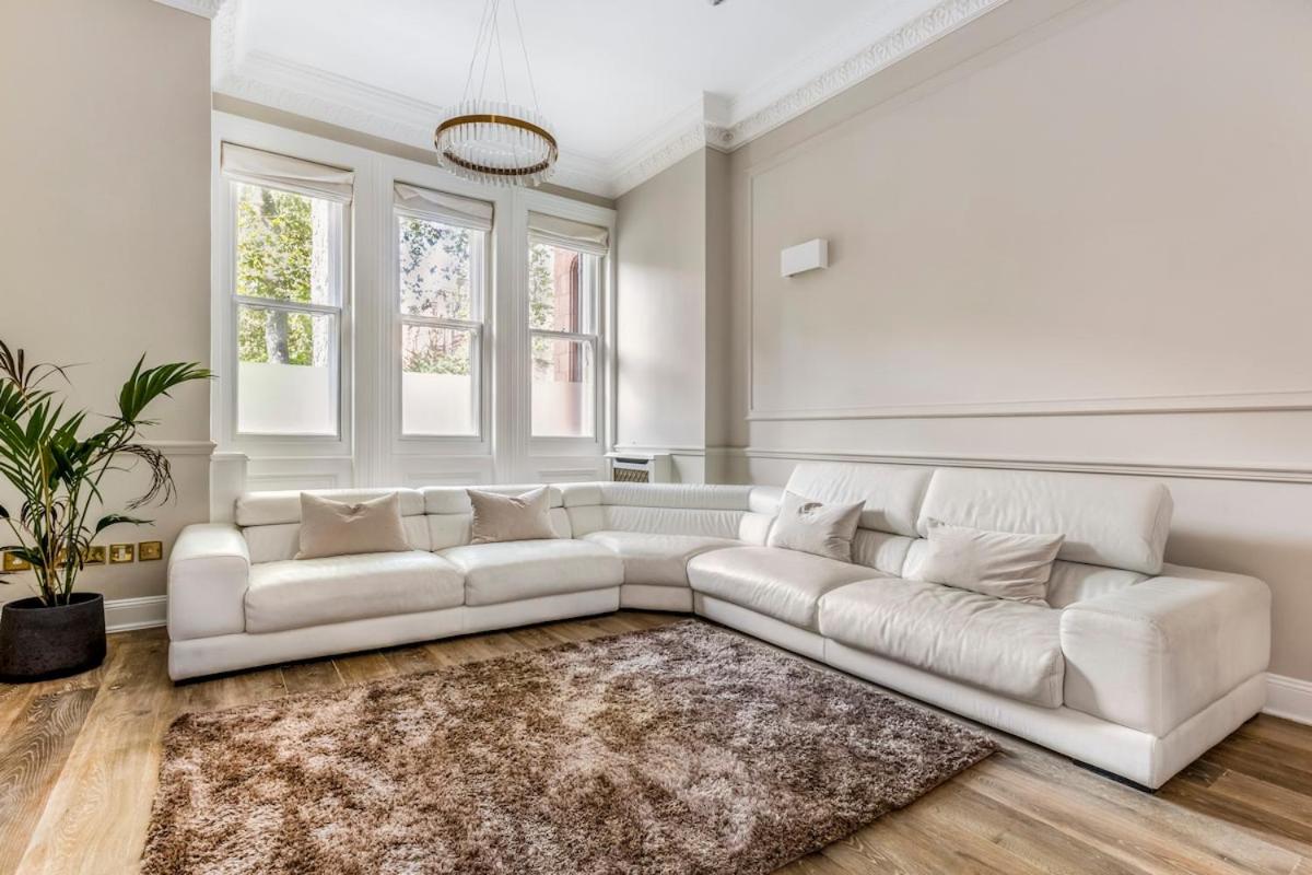Three bedroom Duplex flat in Sloane Square w communal garden