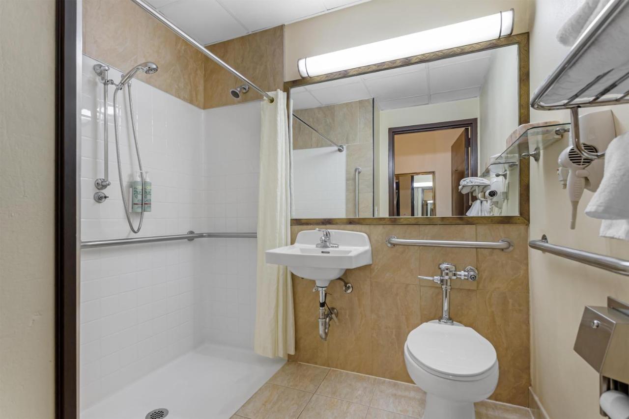 Van Wyck Motor Inn — photo 17