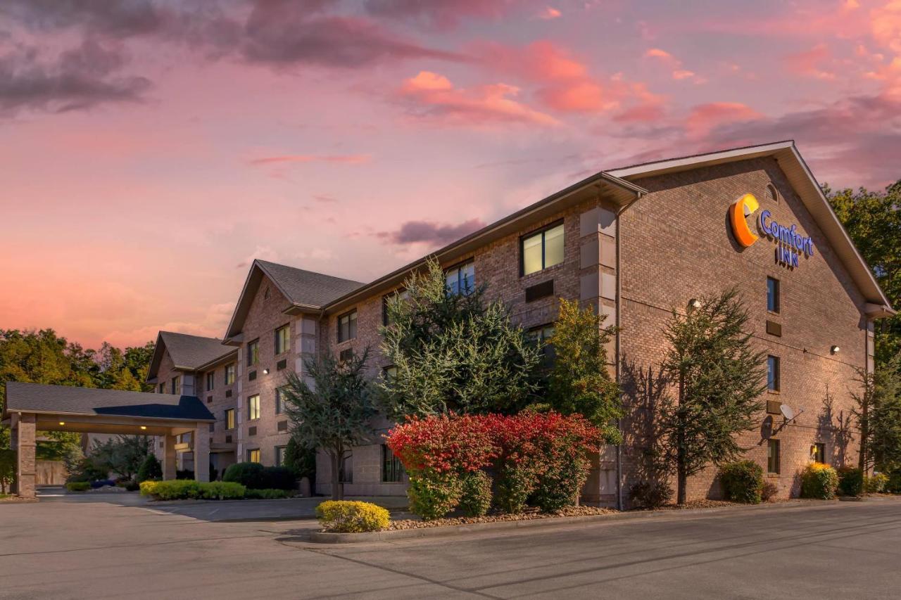 Image: Comfort Inn Huntington near University area