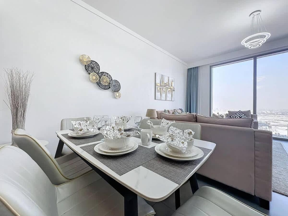 FAM Living - Spacious 3-Bedroom Apartment in Creek Gate with Stunning Views - 3